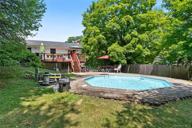 5 Colette Drive, Poughkeepsie, NY 12601