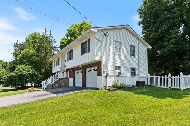 5 Colette Drive, Poughkeepsie, NY 12601