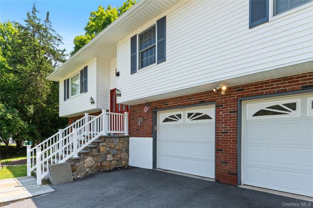 5 Colette Drive, Poughkeepsie, NY 12601