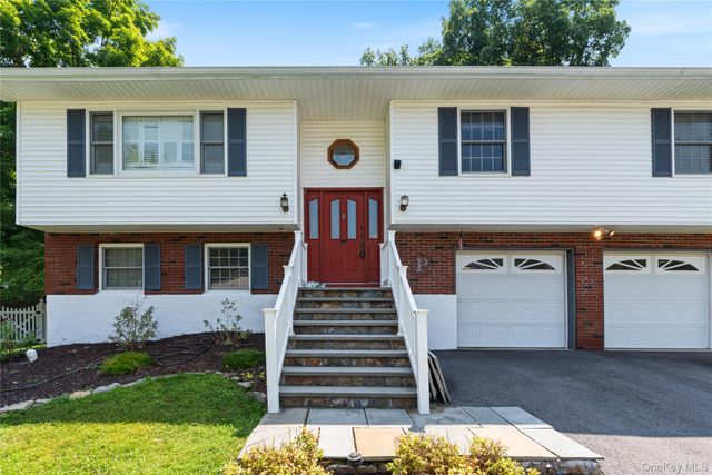 5 Colette Drive, Poughkeepsie, NY 12601
