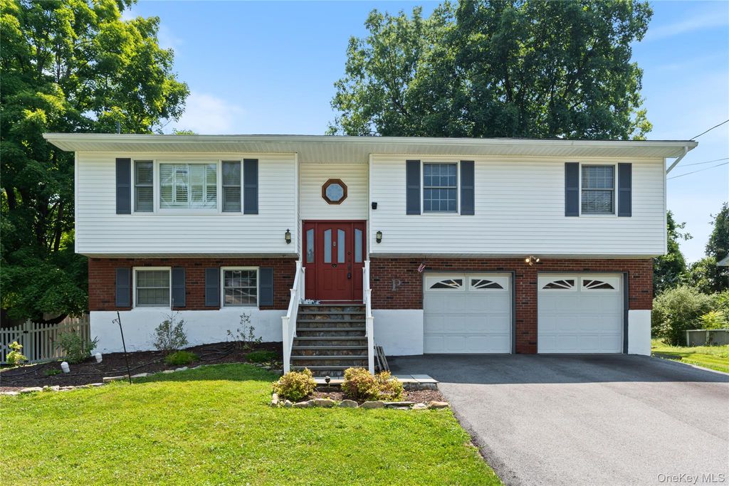 5 Colette Drive, Poughkeepsie, NY 12601
