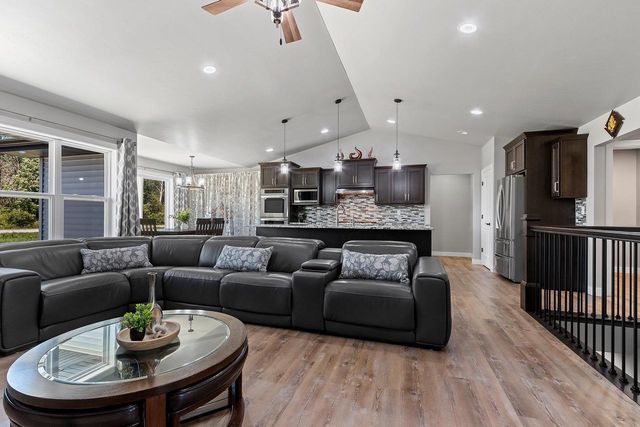 2174 POTTER DRIVE, De Pere, WI 54115