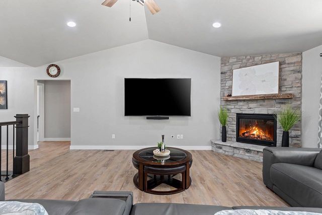 2174 POTTER DRIVE, De Pere, WI 54115