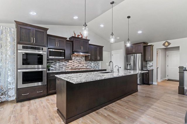 2174 POTTER DRIVE, De Pere, WI 54115