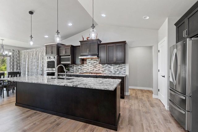 2174 POTTER DRIVE, De Pere, WI 54115