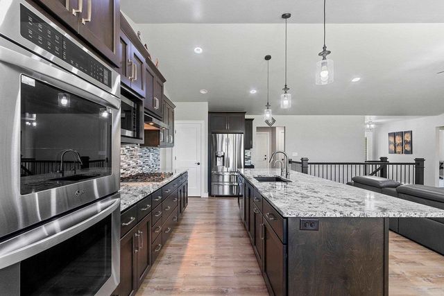 2174 POTTER DRIVE, De Pere, WI 54115