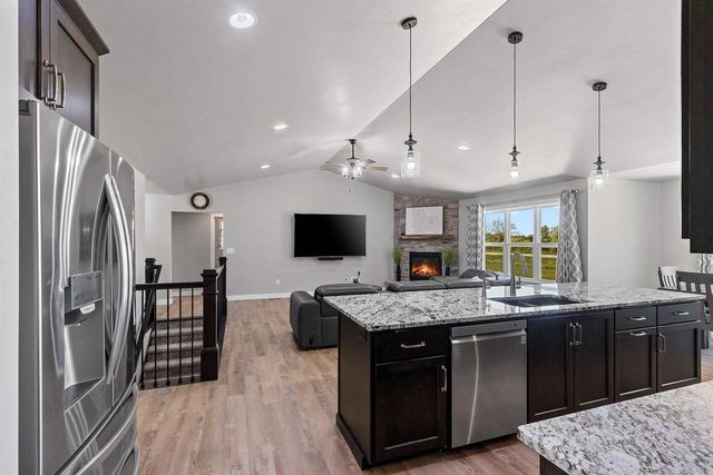2174 POTTER DRIVE, De Pere, WI 54115