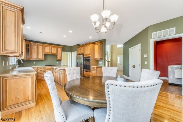 61 Albert Dr, Union Twp., NJ 08809