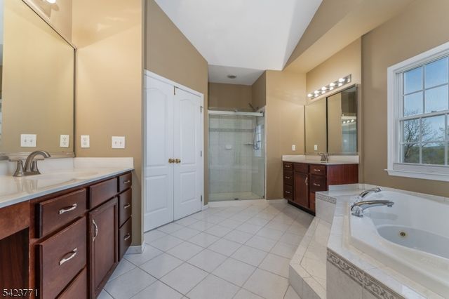 61 Albert Dr, Union Twp., NJ 08809