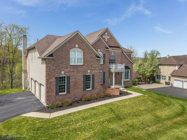 61 Albert Dr, Union Twp., NJ 08809