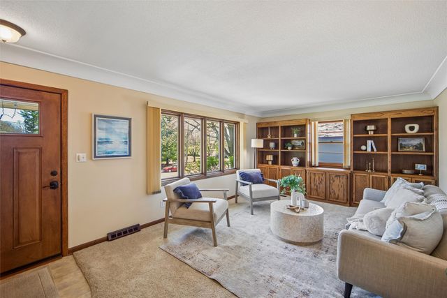 3404 70th Street, Urbandale, IA 50322