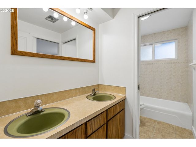 1126 Ne 176TH Ave, Portland, OR 97230