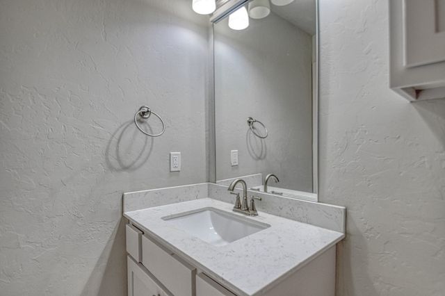 2109 Valley Hollow, Norman, OK 73071