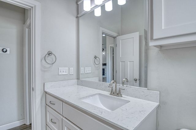 2109 Valley Hollow, Norman, OK 73071