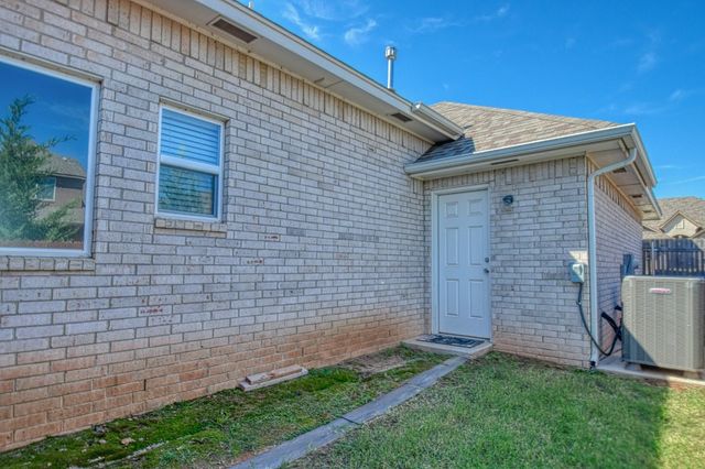 2109 Valley Hollow, Norman, OK 73071