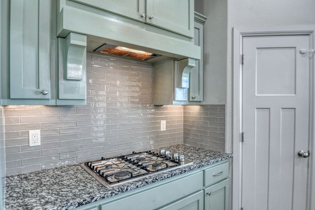 2109 Valley Hollow, Norman, OK 73071