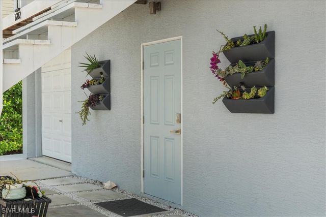 1282 Venetian WAY, Naples, FL 34110