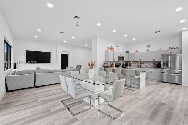 918 NE 36th Ave, Homestead, FL 33033