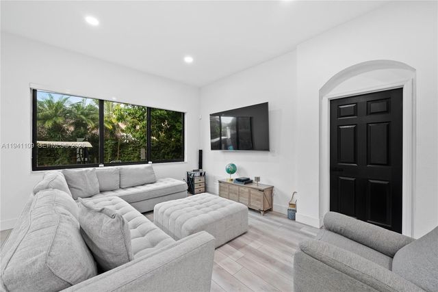 918 NE 36th Ave, Homestead, FL 33033