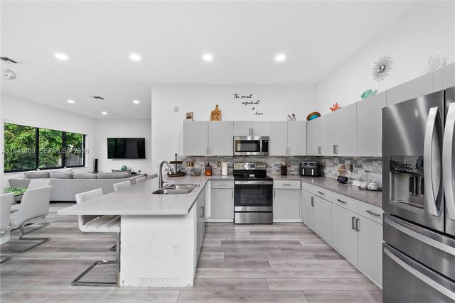 918 NE 36th Ave, Homestead, FL 33033