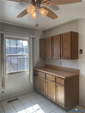 220 Greenwood Dr, Petersburg, VA 23805