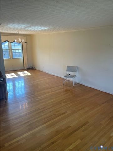 220 Greenwood Dr, Petersburg, VA 23805