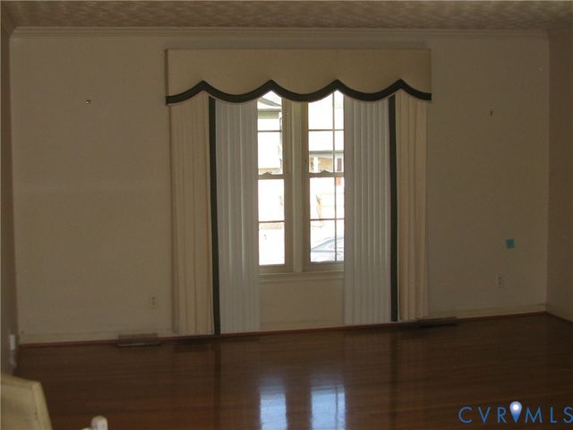 220 Greenwood Dr, Petersburg, VA 23805