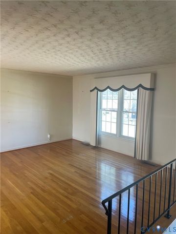 220 Greenwood Dr, Petersburg, VA 23805