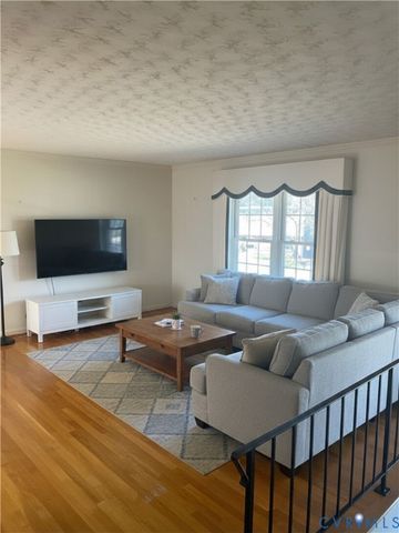 220 Greenwood Dr, Petersburg, VA 23805