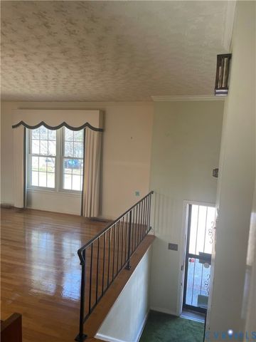 220 Greenwood Dr, Petersburg, VA 23805