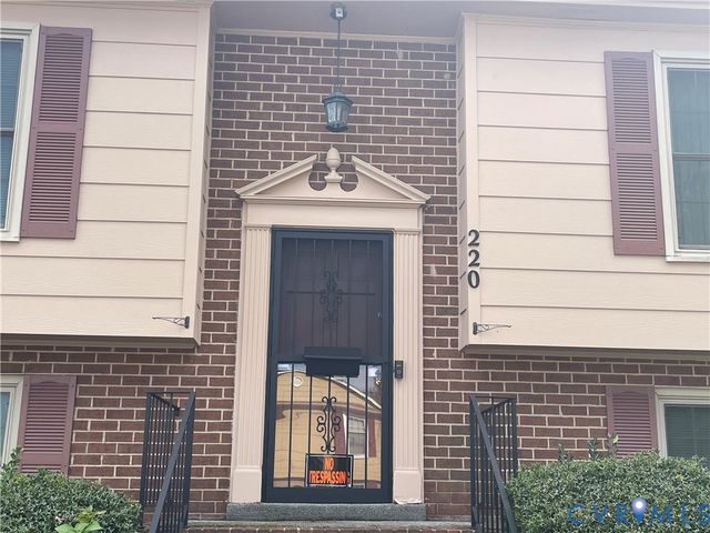 220 Greenwood Dr, Petersburg, VA 23805