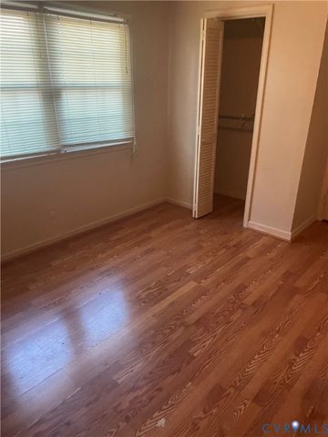 220 Greenwood Dr, Petersburg, VA 23805