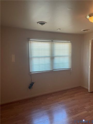 220 Greenwood Dr, Petersburg, VA 23805