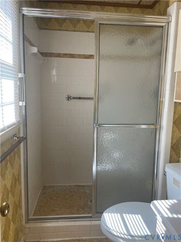 220 Greenwood Dr, Petersburg, VA 23805