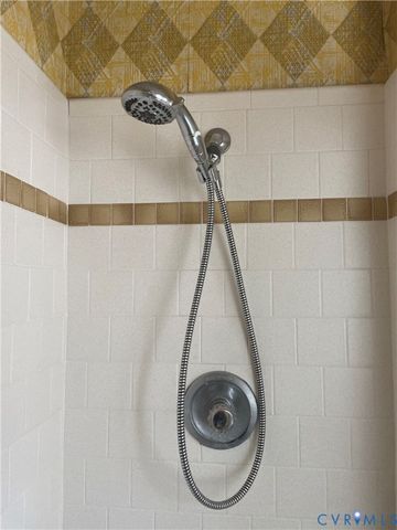 220 Greenwood Dr, Petersburg, VA 23805