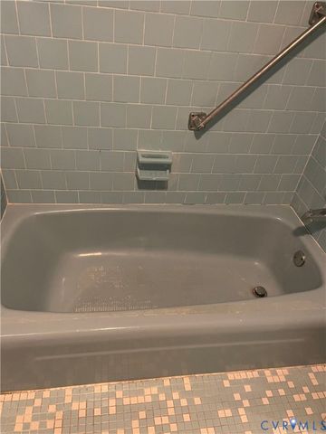 220 Greenwood Dr, Petersburg, VA 23805