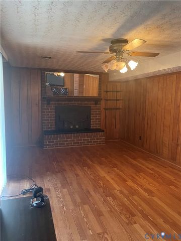 220 Greenwood Dr, Petersburg, VA 23805