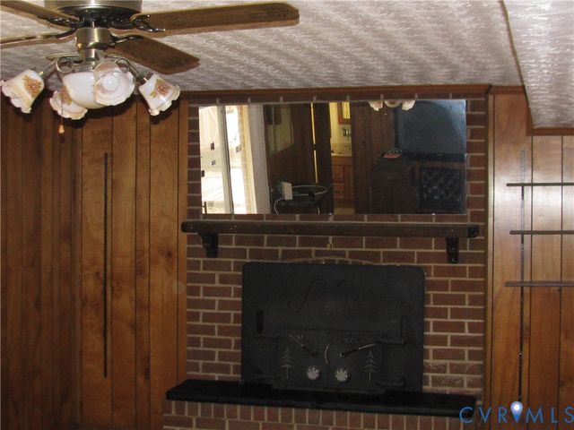 220 Greenwood Dr, Petersburg, VA 23805