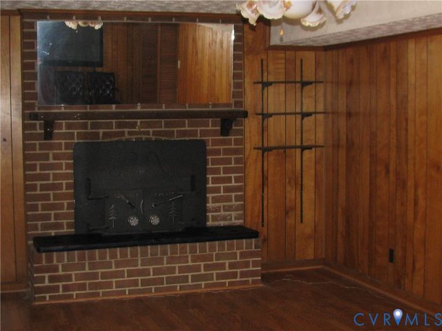 220 Greenwood Dr, Petersburg, VA 23805