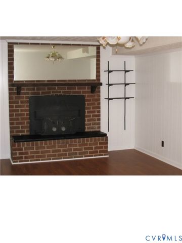 220 Greenwood Dr, Petersburg, VA 23805