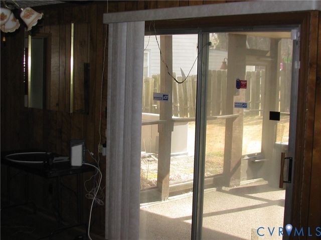 220 Greenwood Dr, Petersburg, VA 23805