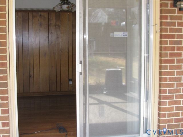 220 Greenwood Dr, Petersburg, VA 23805