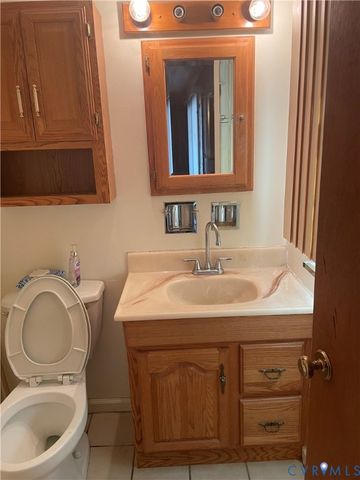 220 Greenwood Dr, Petersburg, VA 23805