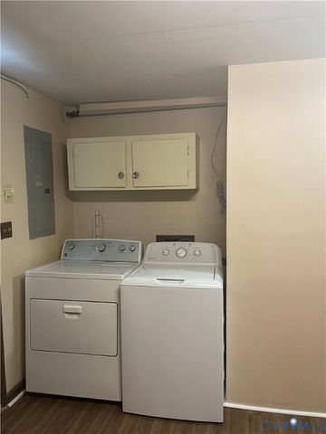 220 Greenwood Dr, Petersburg, VA 23805