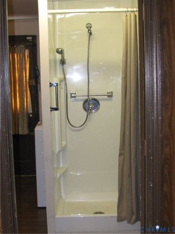 220 Greenwood Dr, Petersburg, VA 23805