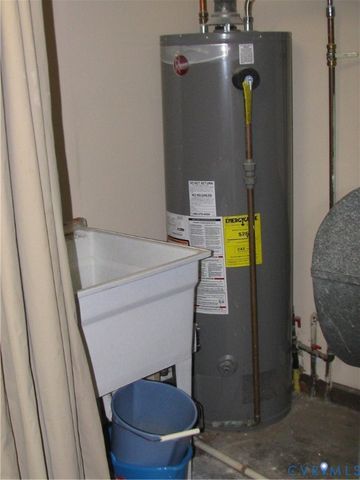 220 Greenwood Dr, Petersburg, VA 23805