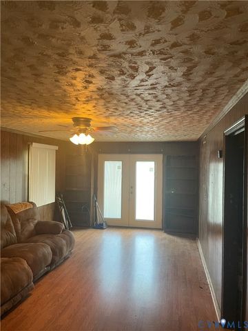 220 Greenwood Dr, Petersburg, VA 23805