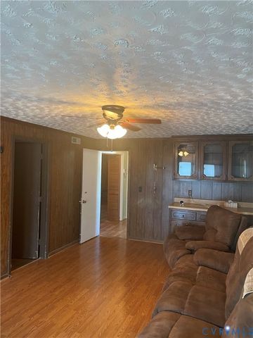 220 Greenwood Dr, Petersburg, VA 23805