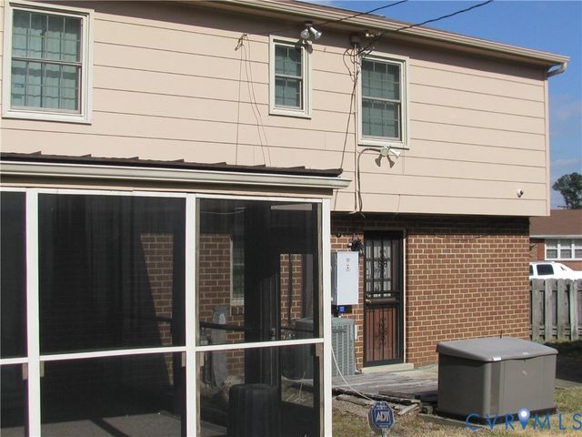 220 Greenwood Dr, Petersburg, VA 23805