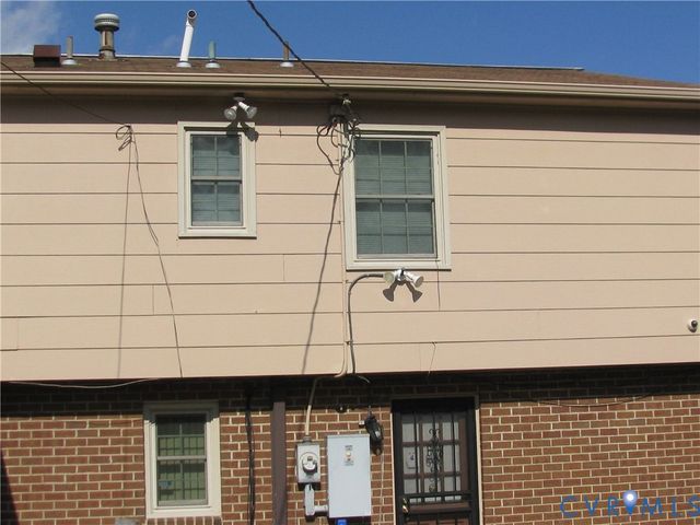 220 Greenwood Dr, Petersburg, VA 23805